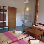 Hotelovy A Jezdecky Areal Dvur ホテル 4*