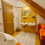 ホテル Hotelovy A Jezdecky Areal Dvur Krutěnice