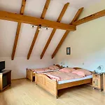 ホテル Hotelovy A Jezdecky Areal Dvur Krutěnice