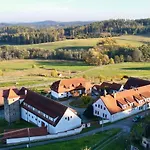 Hotelovy A Jezdecky Areal Dvur 4* Krutěnice