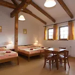 Hotelovy A Jezdecky Areal Dvur ホテル 4*