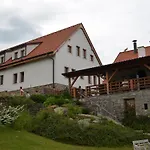 Hotelový A Jezdecký Areál Dvůr Hotel