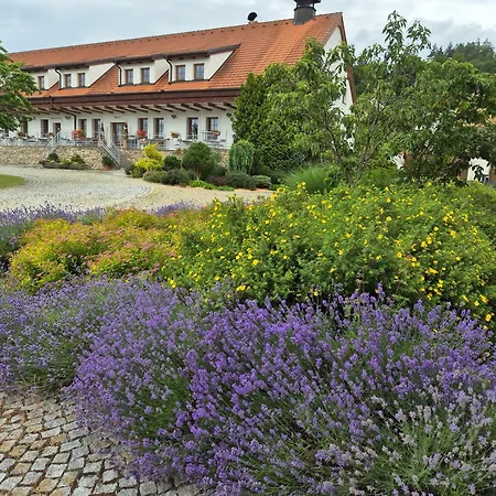 Hotelovy A Jezdecky Areal Dvur 4* Krutenice
