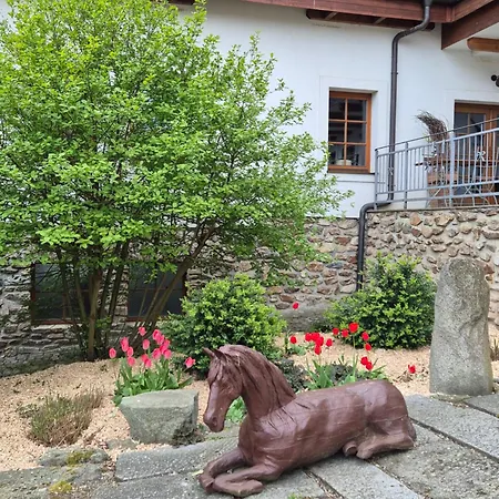 Hotelovy A Jezdecky Areal Dvur 4*