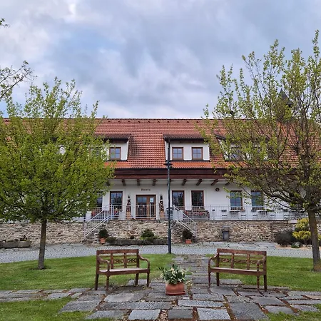 Hotelovy A Jezdecky Areal Dvur Hotel 4*