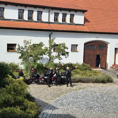 Hotel Hotelový A Jezdecký Areál Dvůr