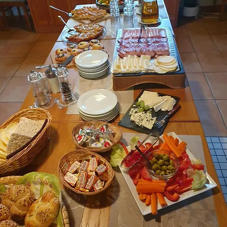 Hotelovy A Jezdecky Areal Dvur 4*