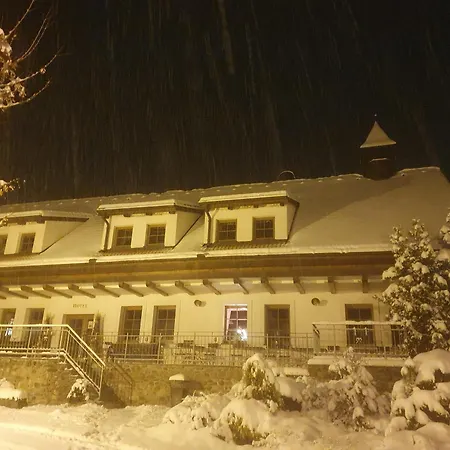 Hotelovy A Jezdecky Areal Dvur 4* Krutenice