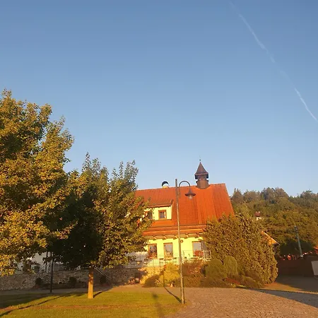 Hotelový A Jezdecký Areál Dvůr Krutenice