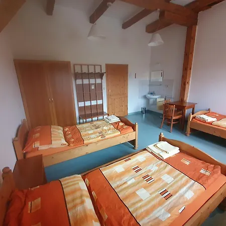 Hotelovy A Jezdecky Areal Dvur 4* Krutenice