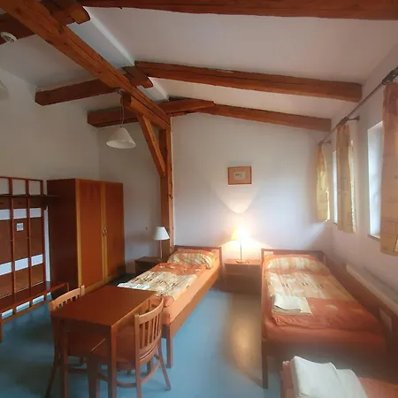 Hotelový A Jezdecký Areál Dvůr