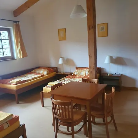 Hotelovy A Jezdecky Areal Dvur Hotel Krutenice