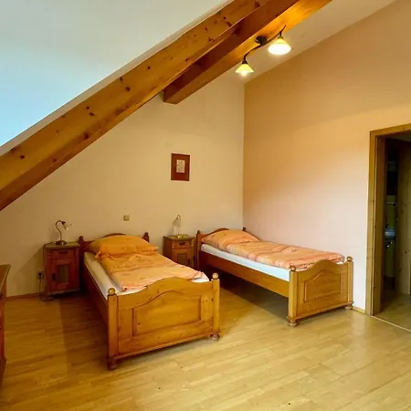 Hotelovy A Jezdecky Areal Dvur 4*
