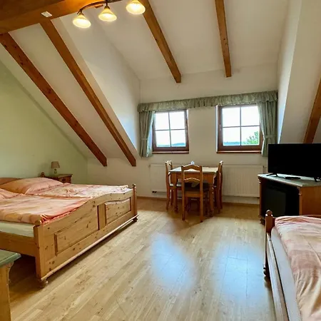 Hotel Hotelovy A Jezdecky Areal Dvur 4*