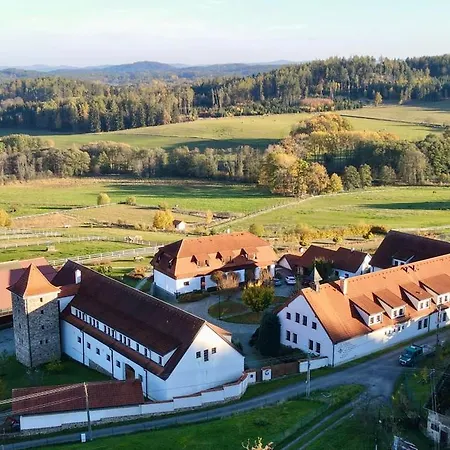 Hotelový A Jezdecký Areál Dvůr 4* Krutenice