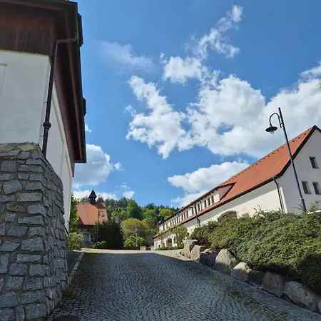 Hotelovy A Jezdecky Areal Dvur 4*