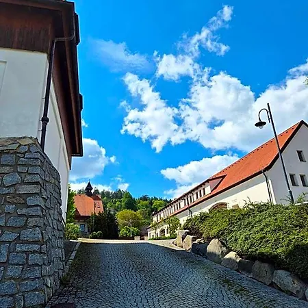 Hotelovy A Jezdecky Areal Dvur 4*
