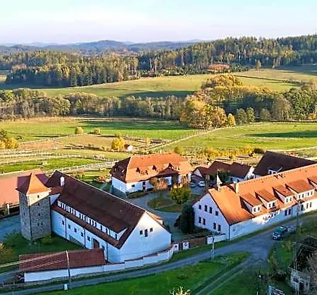 Hotel Hotelovy A Jezdecky Areal Dvur