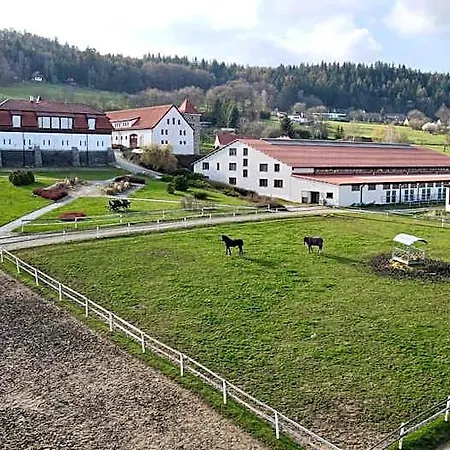 Hotelovy A Jezdecky Areal Dvur 4* Krutenice