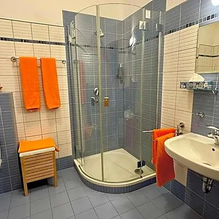 Hotelovy A Jezdecky Areal Dvur Krutenice