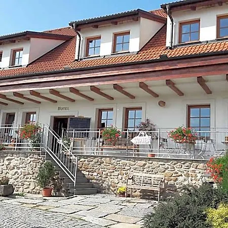 Hotelovy A Jezdecky Areal Dvur Krutenice