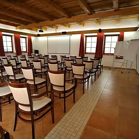 Hotel Hotelovy A Jezdecky Areal Dvur Krutenice