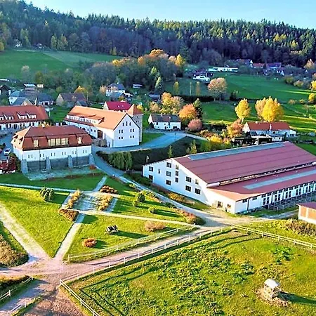 Hotelovy A Jezdecky Areal Dvur 4* Krutenice
