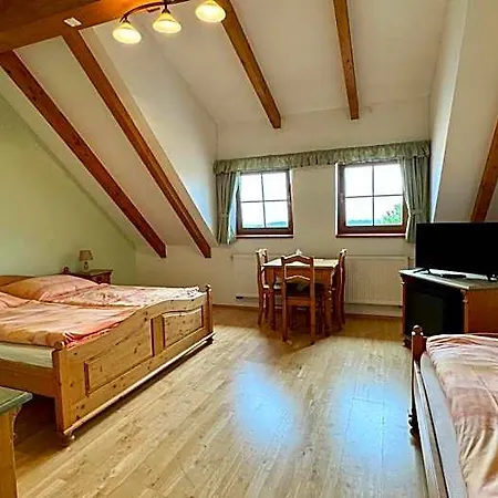 Hotelovy A Jezdecky Areal Dvur 4* Krutenice