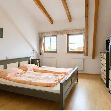 Hotelovy A Jezdecky Areal Dvur 4*