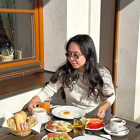Hotelovy A Jezdecky Areal Dvur 4*