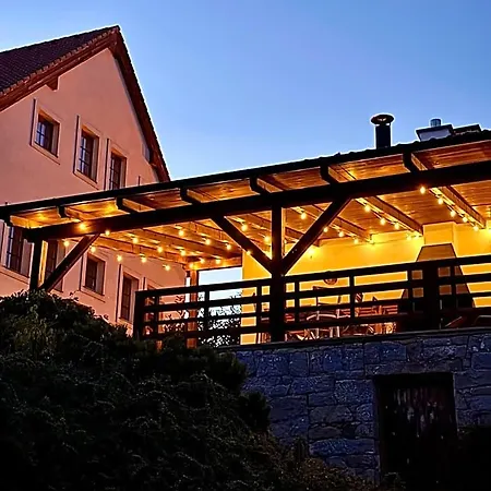 Hotelovy A Jezdecky Areal Dvur Krutenice
