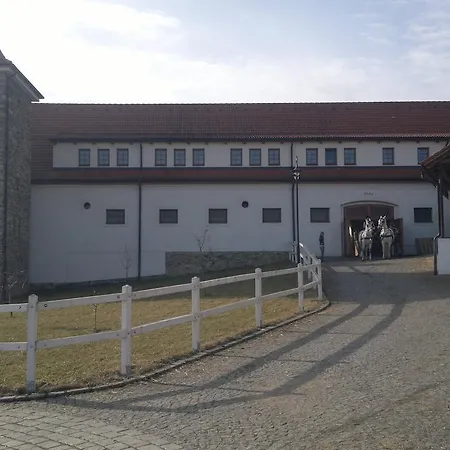 Hotelovy A Jezdecky Areal Dvur Krutenice