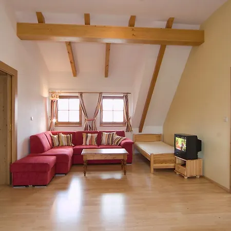 Hotelovy A Jezdecky Areal Dvur 4*