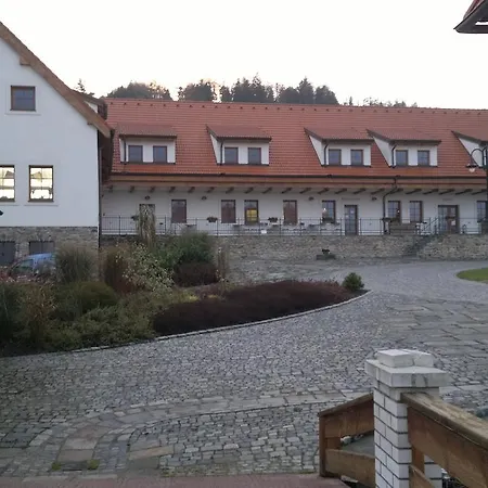 Hotelovy A Jezdecky Areal Dvur 4*
