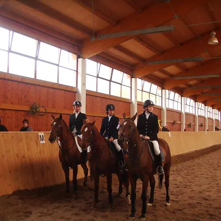 Hotelovy A Jezdecky Areal Dvur 4* Krutenice