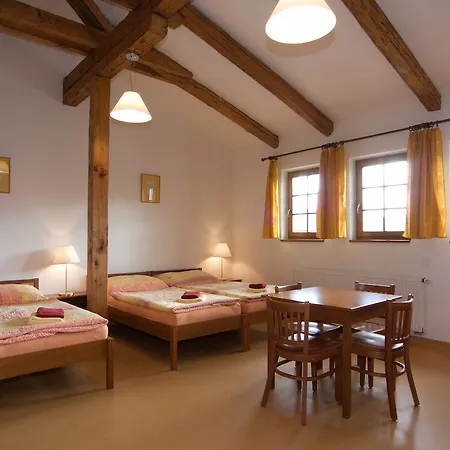 Hotelovy A Jezdecky Areal Dvur Hotel 4*