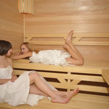 Hotelovy A Jezdecky Areal Dvur 4*