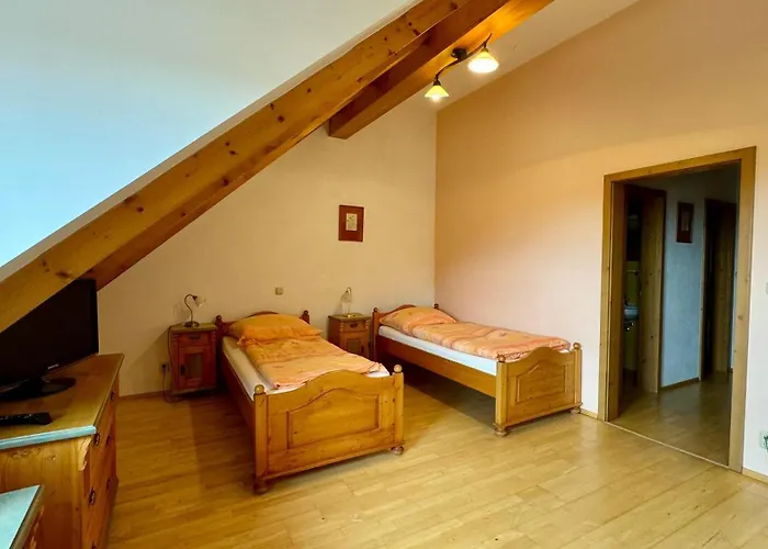 Hotelový A Jezdecký Areál Dvůr 4*