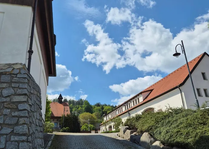 Hotelový A Jezdecký Areál Dvůr 4*