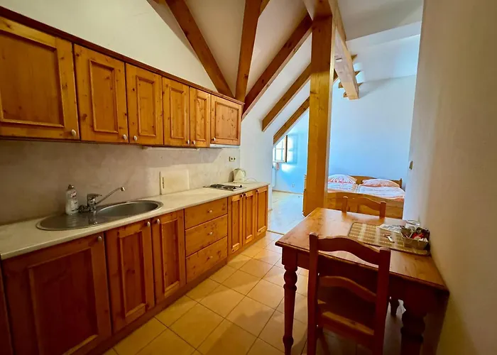 Hotelový A Jezdecký Areál Dvůr Hotel