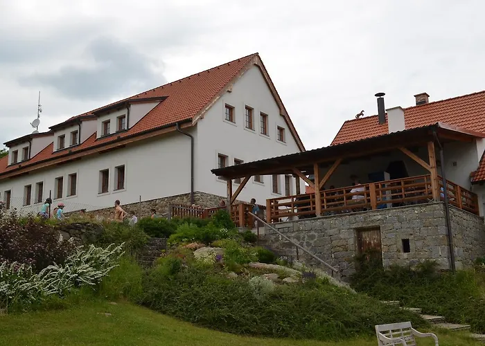 Hotelový A Jezdecký Areál Dvůr Hotel